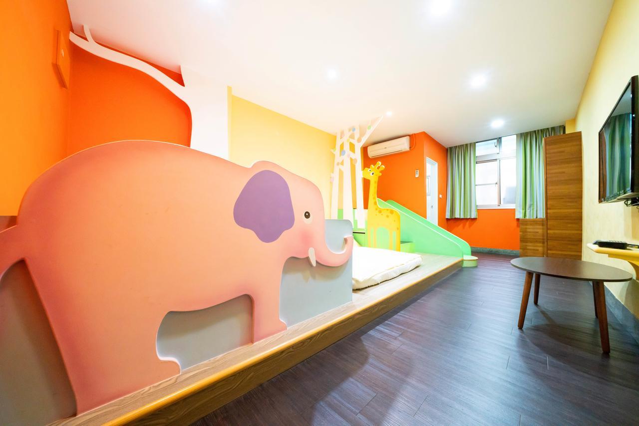 Bed and Breakfast Fairytale House Tainan Zewnętrze zdjęcie